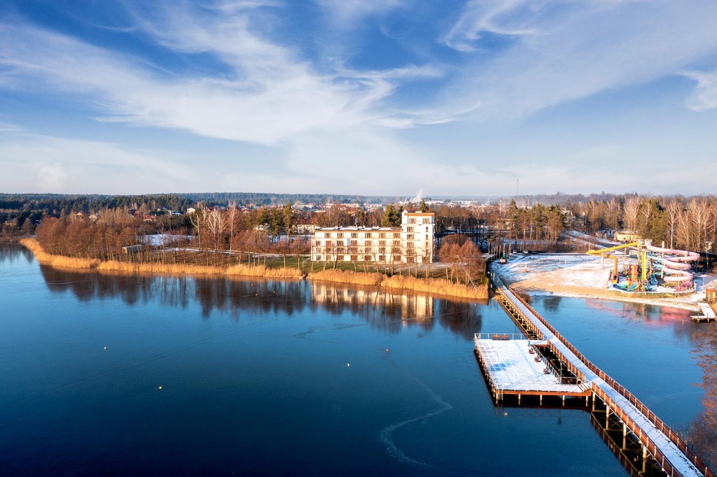 Dom Seniora „Rezydencja Margonin” w Margoninie leży nad brzegiem jeziora