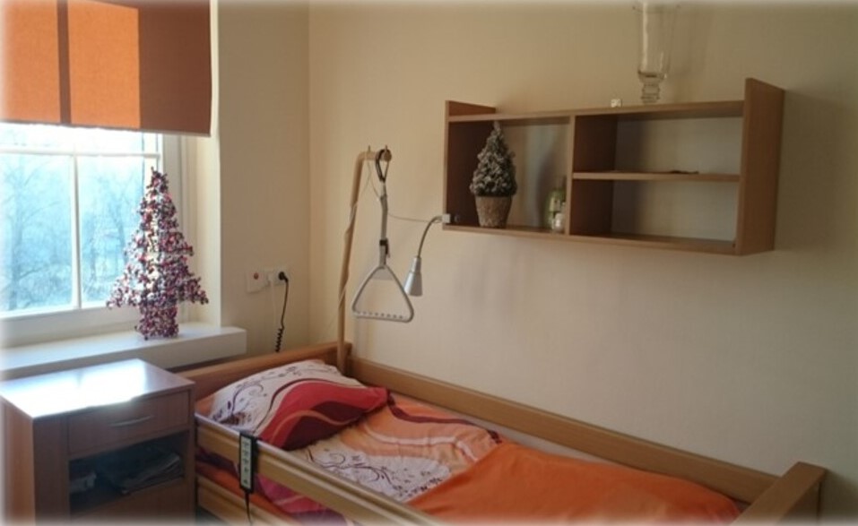 Dom Pomocy Społecznej „Miłosierny Samarytanin” we Wrocławiu zapewnia seniorom bezpieczeństwo - w pokojach znajduje się instalacja przywoławcza