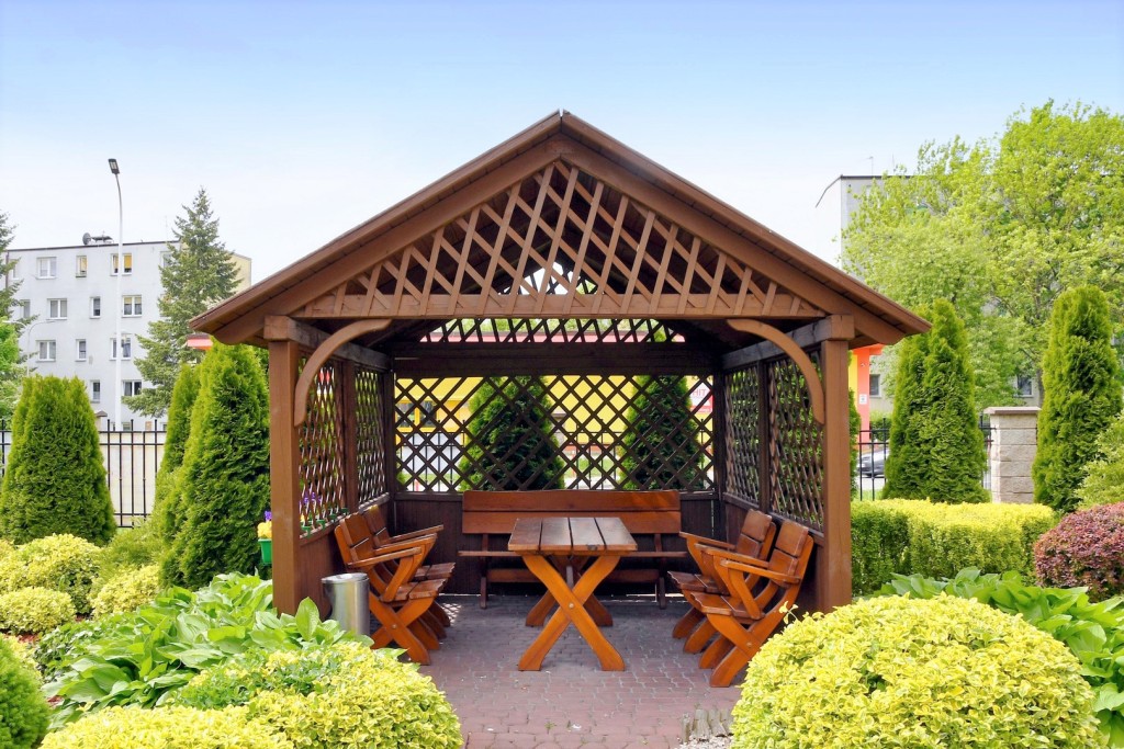 Ogród przed Domem Pomocy Społecznej w Ostrowcu Świętokrzyskim