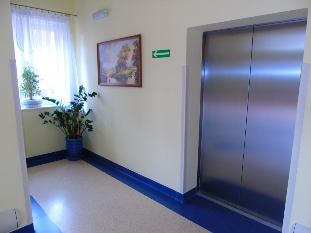 Dom Pomocy Społecznej w Jonkowie jest dostosowany do potrzeb ośób niepełnosprawnych - na miejscu znajduje się winda