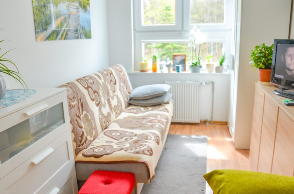 Pokoje w Domu Pomocy Społecznej „Leśny” w Zaskoczynie  są jasne i przytulne, a z ich okien roztacza się widok na las