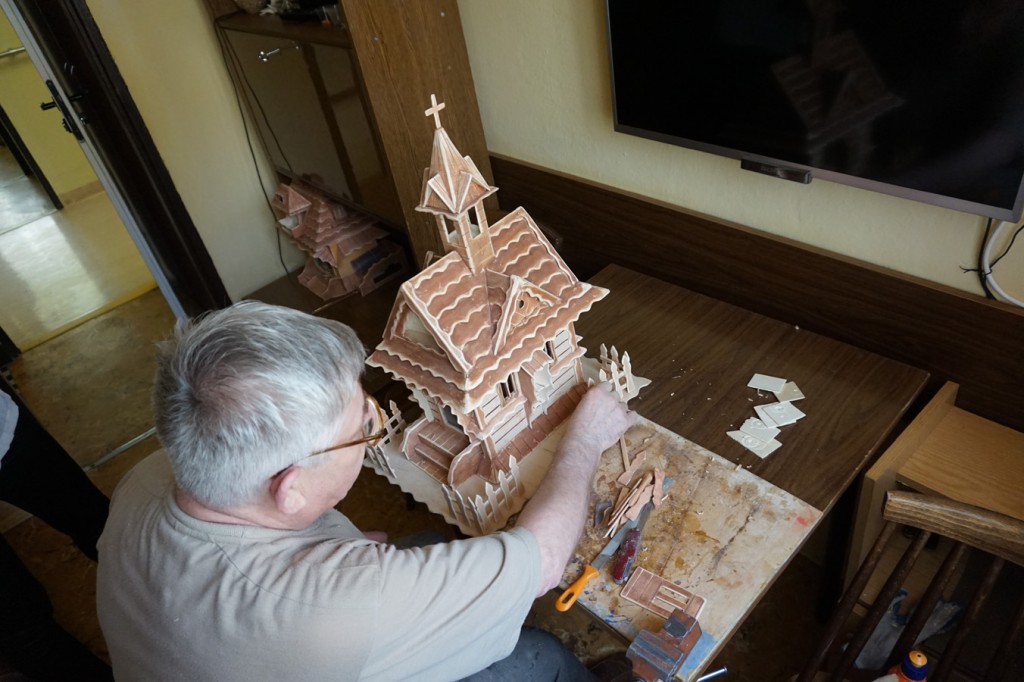 Zajęcia stolarskie w Domu Pomocy Społecznej PZN w Kielcach - jedna z form terapii zajęciowej