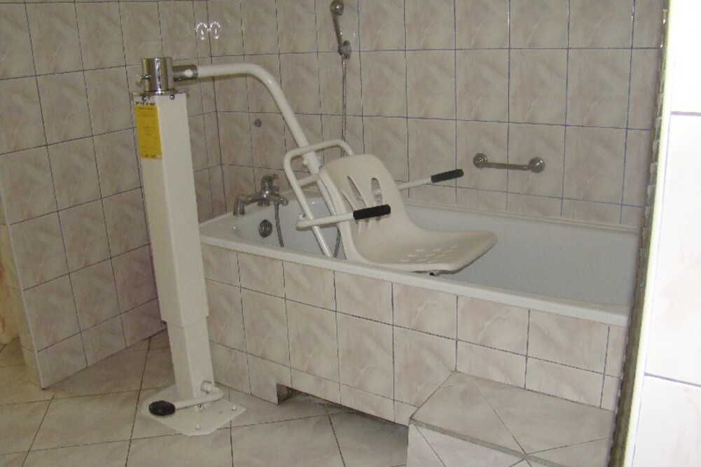 Dom Pomocy Społecznej Rojna w Łodzi dysponuje licznymi udogodnieniami dla osób niepełnosprawnych