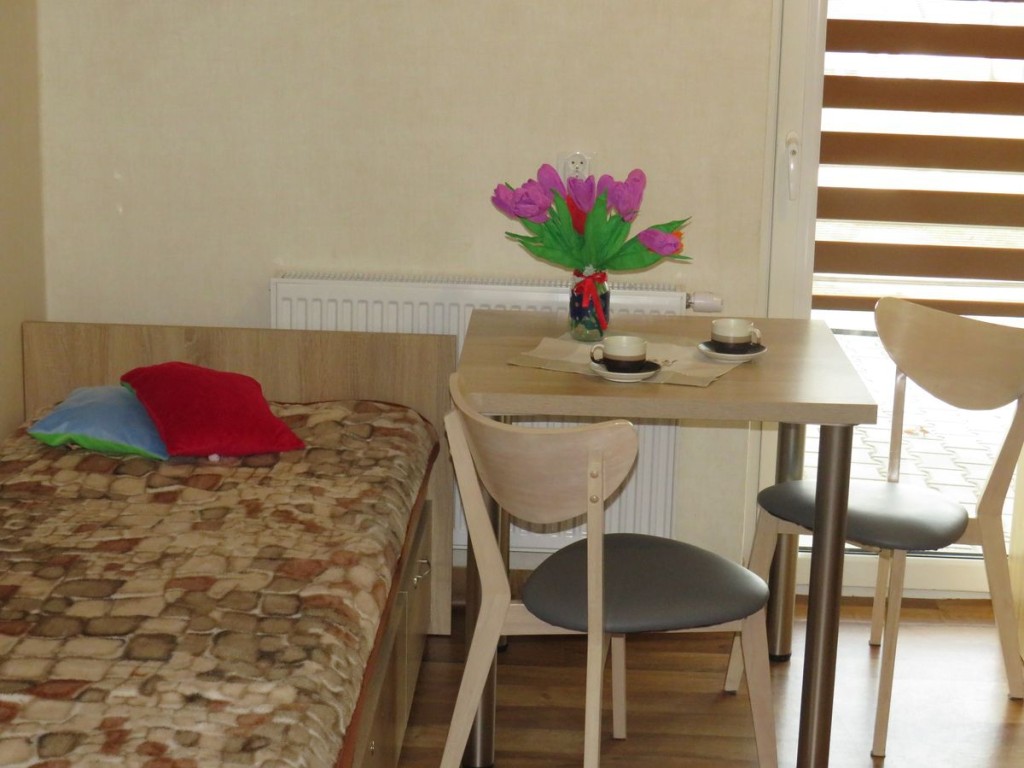 Pokoje w Domu Pomocy Społecznej w Baćkowicach są klimatyzowane, dzięki czemu ich mieszkańcy mogą czuć się komfortowo w upalne dni