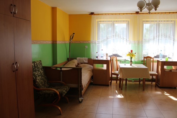 W pokojach Domu Pomocy Społecznej dla Dorosłych Zgromadzenia ss. Felicjanek w Jadwinowie jest miejsce do przechowywania osobistych rzeczy