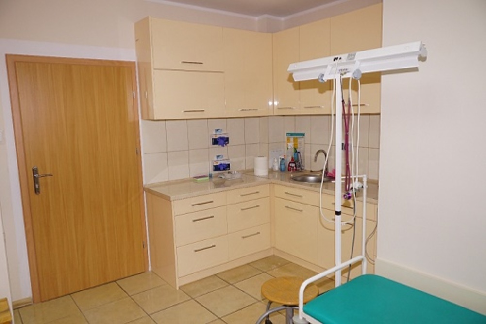 W Domu Pomocy Społecznej w Malborku  dostępny jest gabinet medycznej pomocy doraźnej