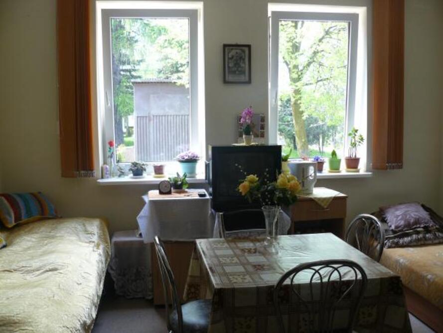 Mieszkańcom Domu Pomocy Społecznej w Brzezinach  wolno posiadać telewizory, radioodbiorniki i inne urządzenia 