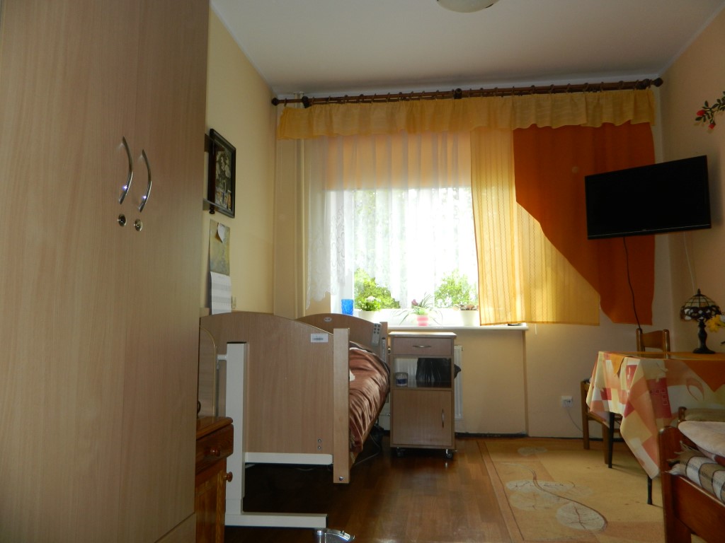 Pokoje seniorów w Domu Pomocy Społecznej w Barczewie wyposażone są w instalację przywoławczą