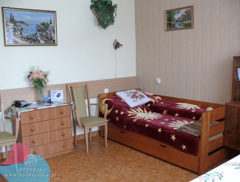 Jeden z pokoi w Domu Pomocy Społecznej „Betania” w Miechowie