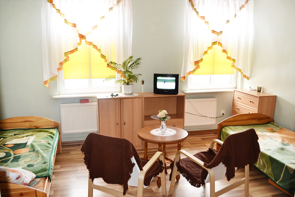 Pokój i kącik wypoczynkowy w Domu Pomocy Społecznej w Pelplinie