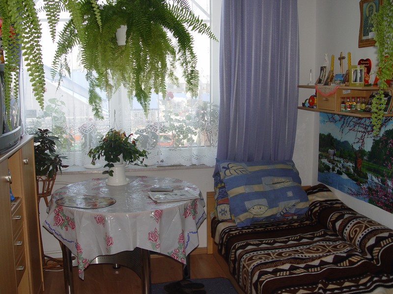 Pokoje w Domu Pomocy Społecznej dla Kombatantów w Biłgoraju są niewielkie, ale wyposażone w łazienkę i aneks kuchenny