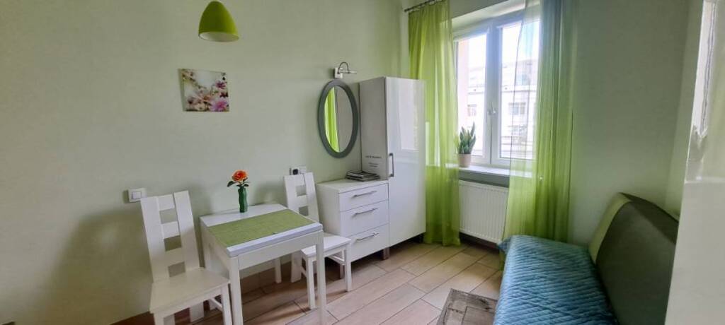 Dom Pomocy Społecznej Pracownika Oświaty w Warszawie dysponuje pokojami z łazienkami