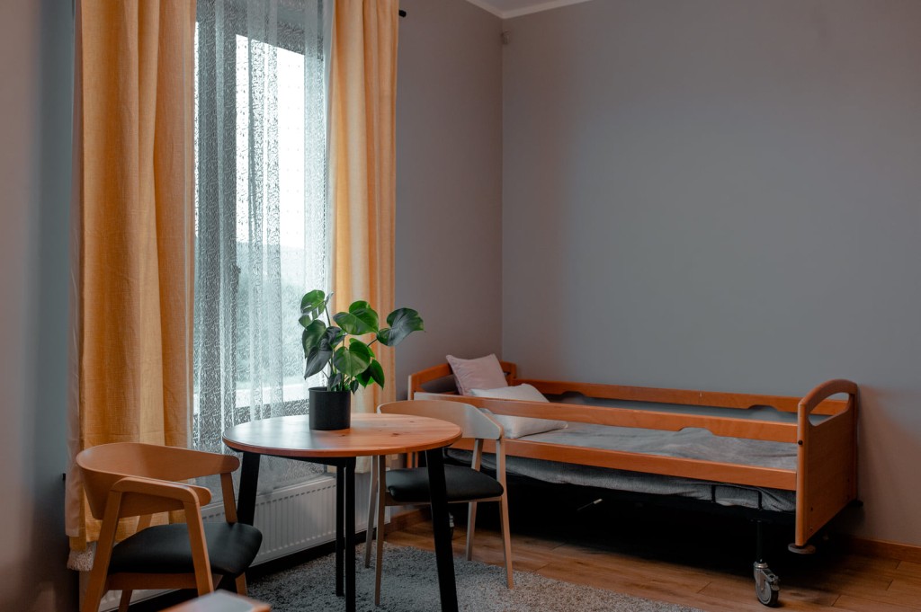 Jeden z pokoi w Domu Seniora „Beskid” w Krzeczowie