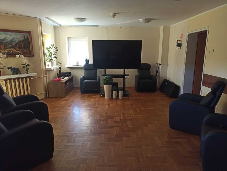 Sala kinowa w Domu Pomocy Społecznej w Sieradzu z filią w Rożdżałach