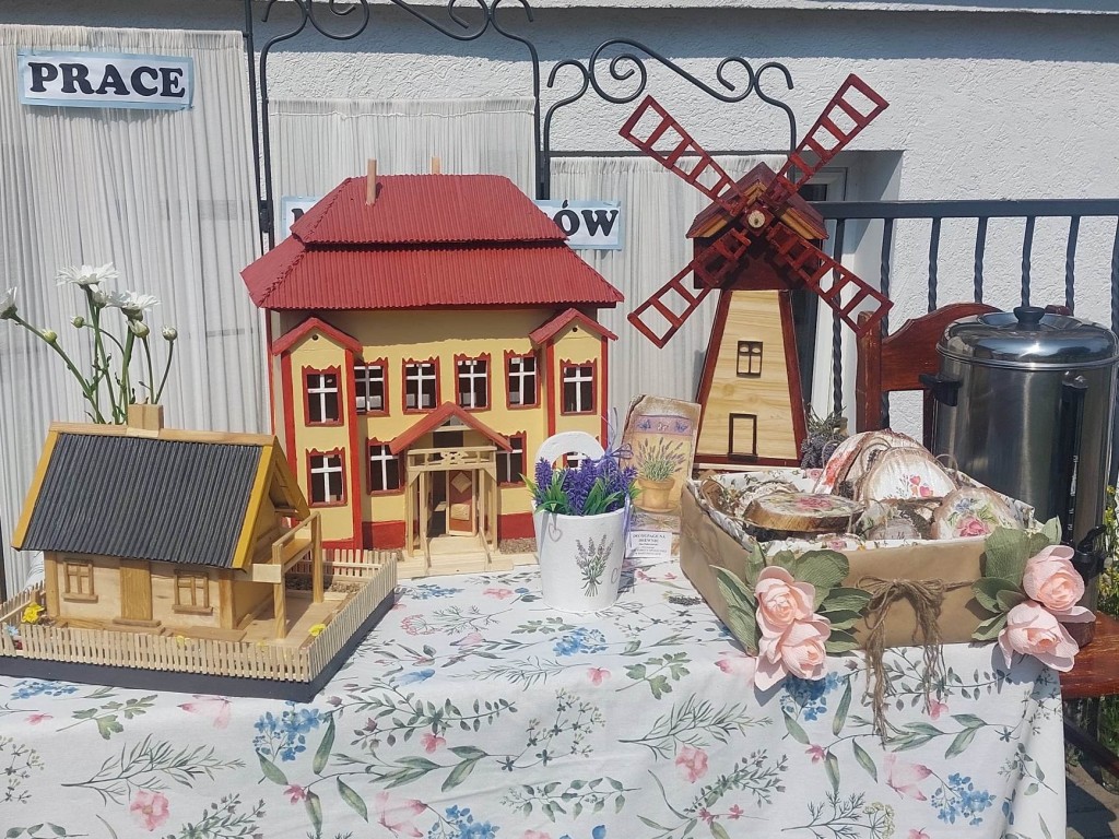 Prace pensjonariuszy Domu Pomocy Społecznej w Bartoszycach wykonane podczas terapii zajęciowej