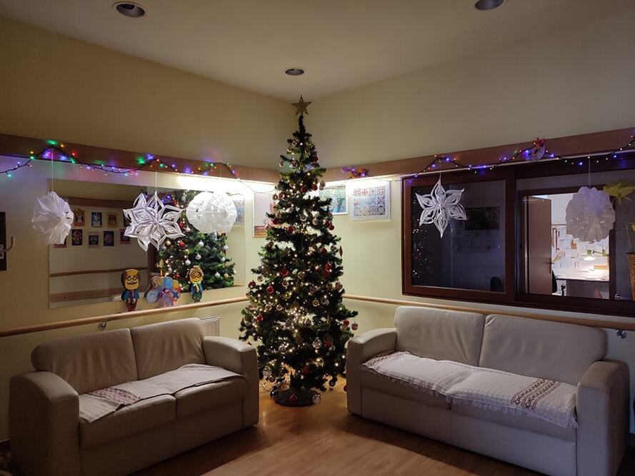 W Domu Pomocy Społecznej „Złota Jesień” w Czechowicach-Dziedzicach znajduje się pokój pobytu dziennego, w którym seniorzy spędzają mnóstwo czasu w ciągu dnia