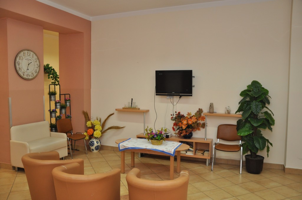 Świetlica z kącikiem TV w Domu Spokojnej Jesieni BEATUS w Krakowie