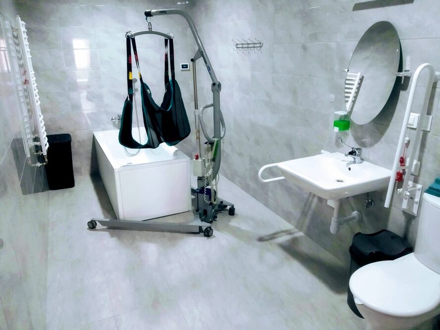 Dom Pomocy Społecznej w Mścichach dysponuje specjalnymi podnośnikami kąpielowymi