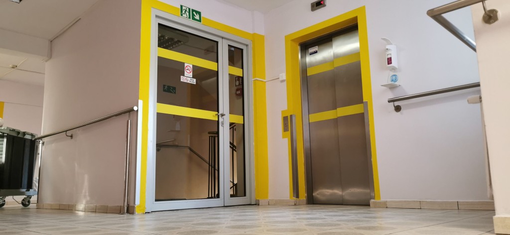 Dom Pomocy Społecznej PZN w Olsztynie zapewnia mieszkańcom liczne udogodnienia - jednym z nich jest winda