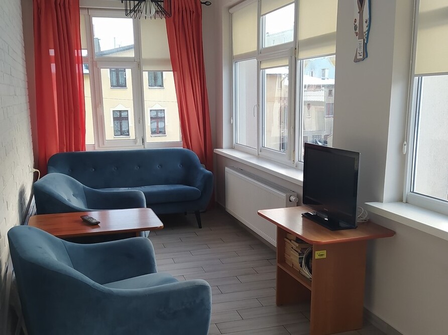 Na terenie Domu Pomocy Społecznej w Wejherowie  znajdują się pomieszczenia wspólne, w tym pokoje dziennego pobytu z TV