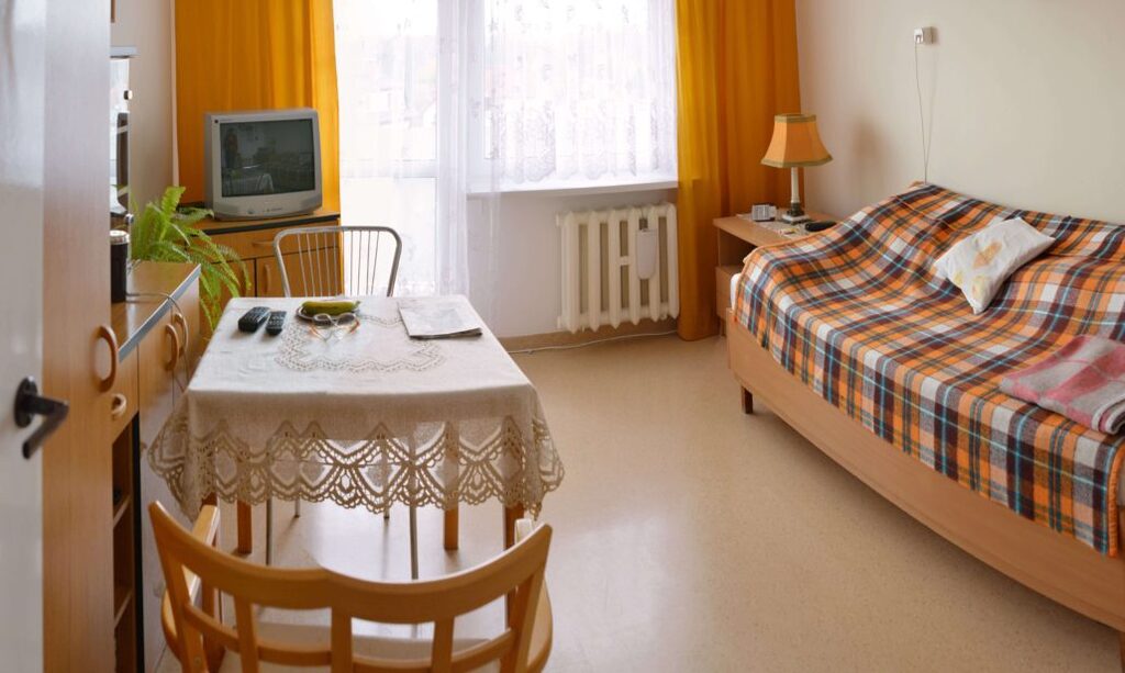 Jeden z pokoj pensjonariuszy w Domu Kombatanta im. gen. Mieczysława Boruty-Spiechowicza w Szczecinie