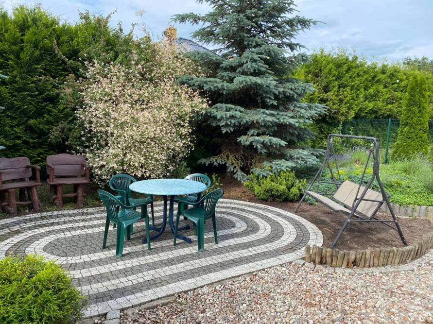 Dom Seniora „Ambrozja” w Gdańsku dysponuje ogrodzonym terenem rekreacyjnym