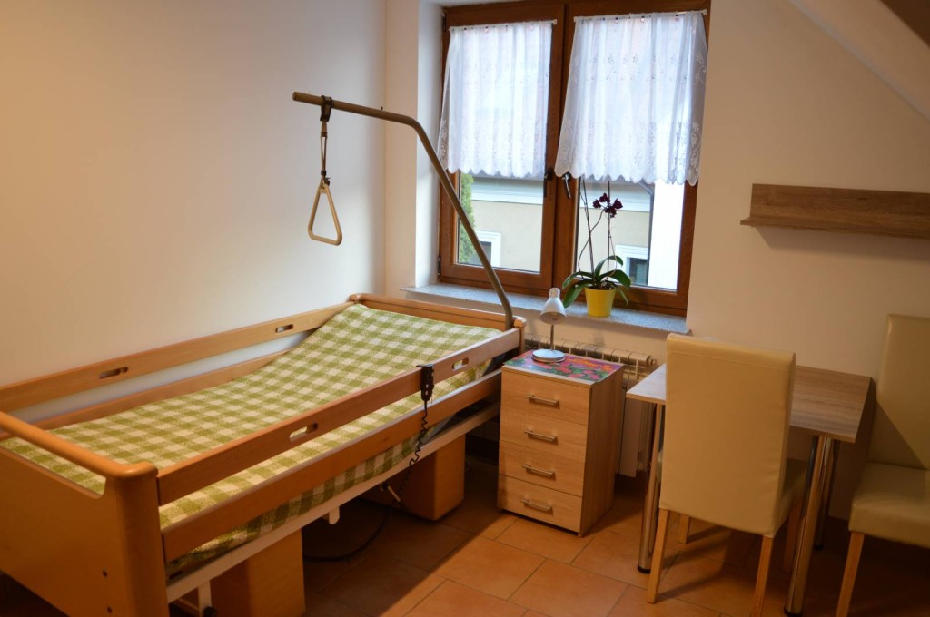 W każdym pokoju Rodzinnego Domu Seniora w Ciechocinku znajduje się instalacja przywoławcza