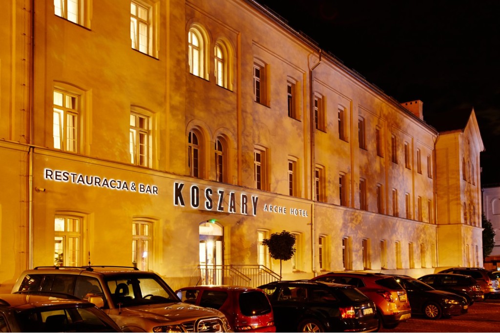 Koszary Arche Hotel w Górze Kalwarii