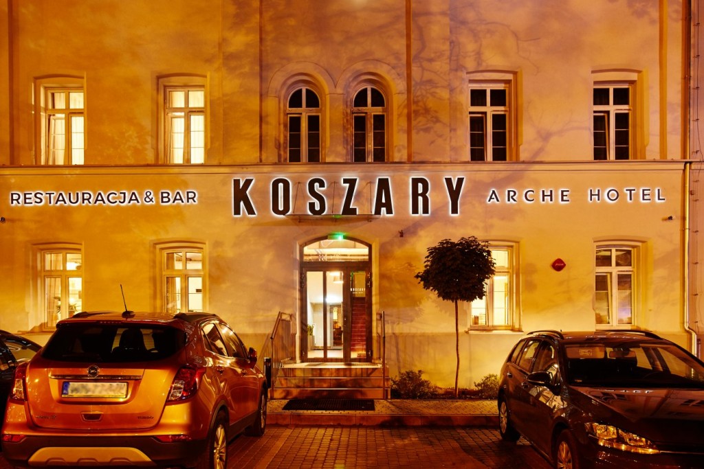 Koszary Arche Hotel w Górze Kalwarii