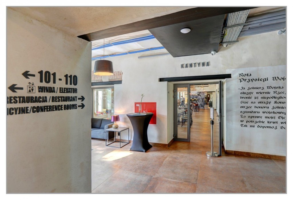 Koszary Arche Hotel w Górze Kalwarii