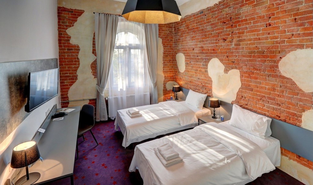 Koszary Arche Hotel w Górze Kalwarii