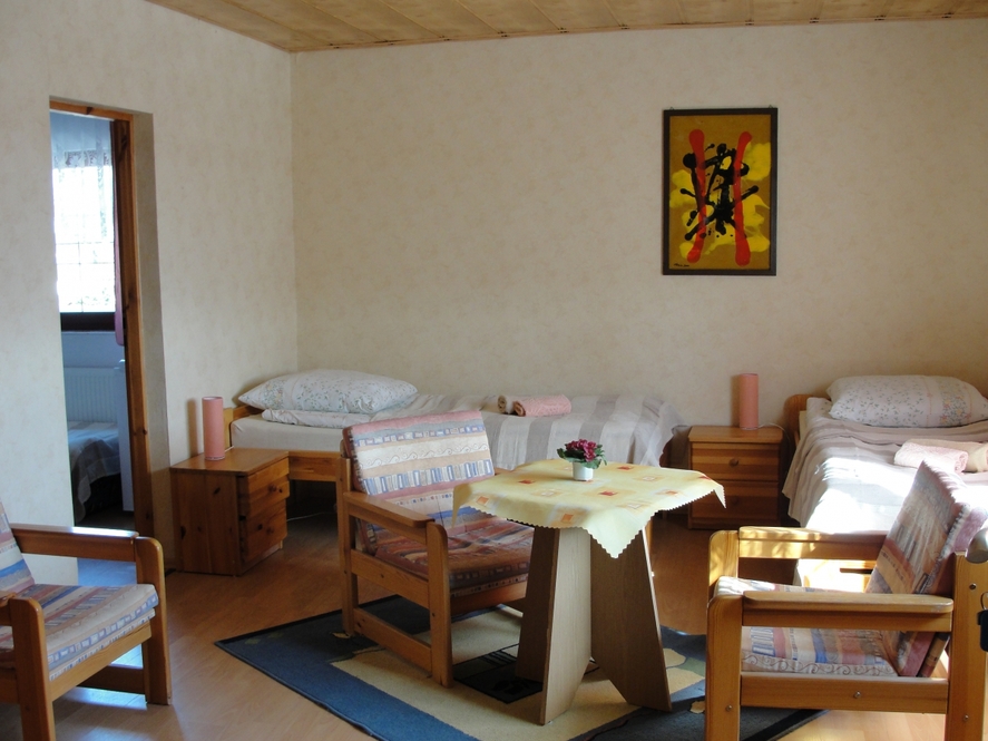 Pokoje w Domu Seniora „Słoneczny Dom” w Dziwnówku są przytulne i słoneczne