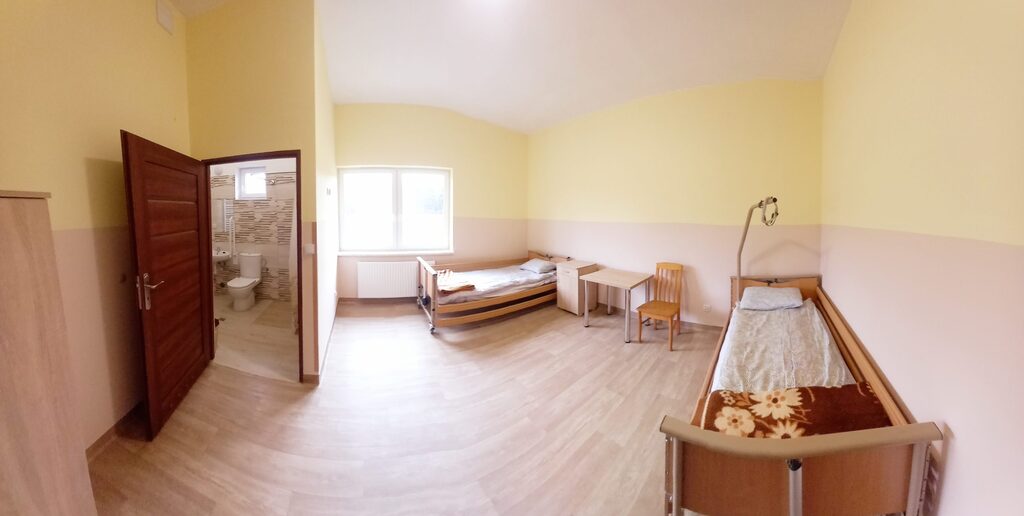 Pokoje w Domu Opieki Całodobowej „Dom dla Seniora” w Moskorzewie wyposażone są w prywatne łazienki