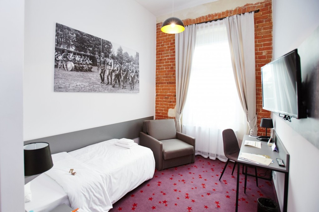 Koszary Arche Hotel w Górze Kalwarii