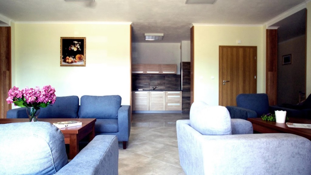 Mieszkańcy Domu Opieki Rezydencja Konary w Konarach chętnie spędzają czas we własnym gronie