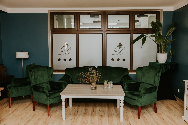 Hotel Dębowe Wzgórze w Pokrzywnej