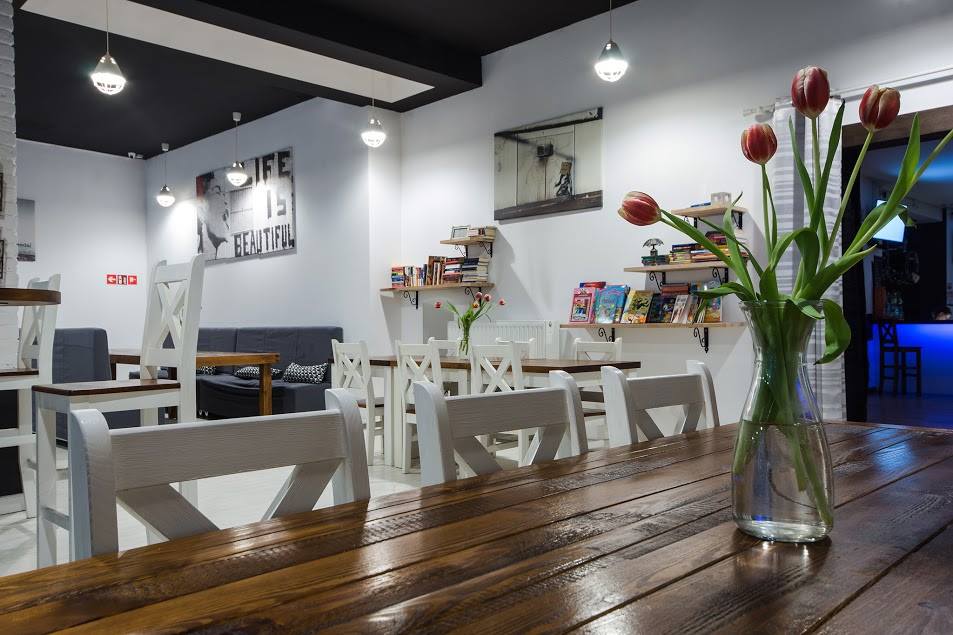 Dom Opieki - Dwór Biskupi w Nysie to także przestrzenie wspólne, w kórych seniorzy spędzają czas razem