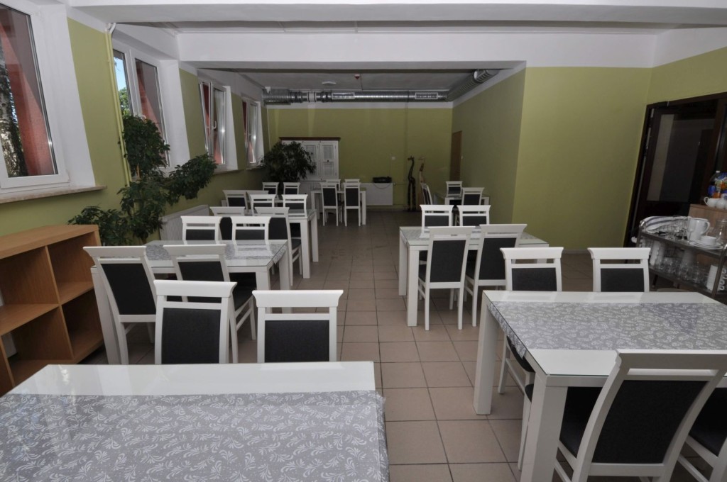 W Domu Seniora Ułan w Grudziądzu znajduje się duża, słoneczna jadalnia