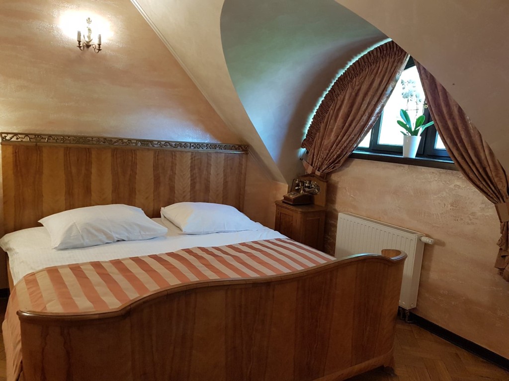 Dwór Anna w Jakubowicach Konińskich