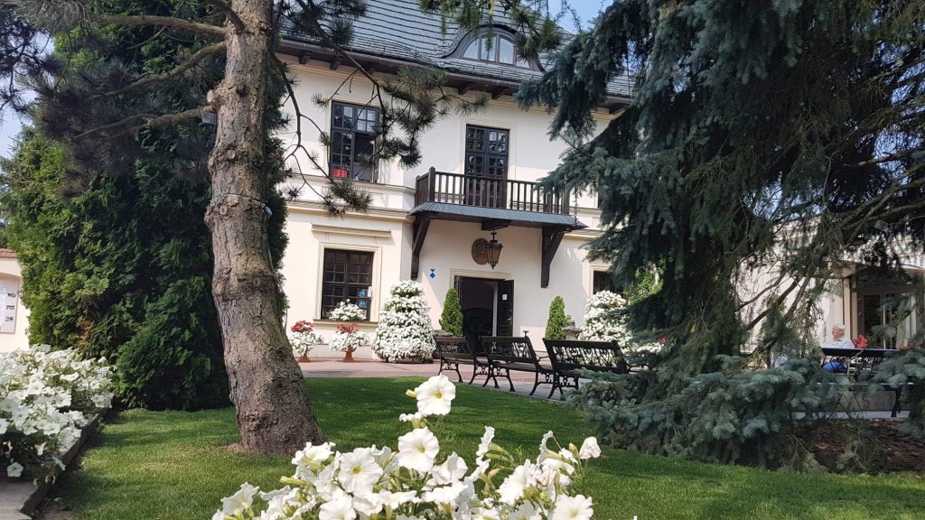 Dwór Anna w Jakubowicach Konińskich