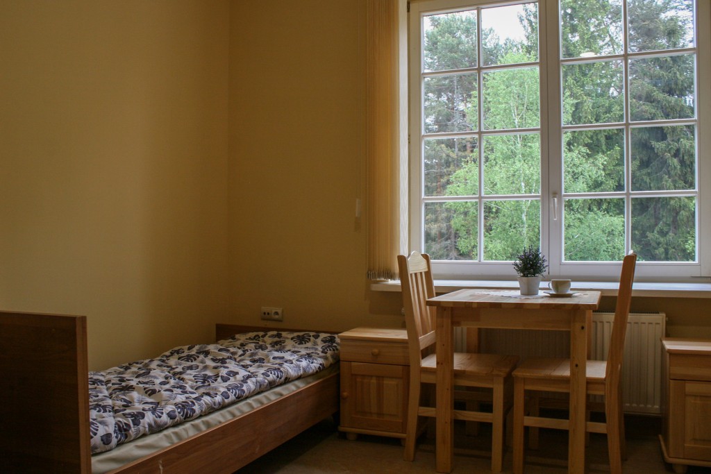 Jeden z pokoi w Domu Pomocy Społecznej im. św. Siostry Faustyny Kowalskiej w Rabie Wyżnej