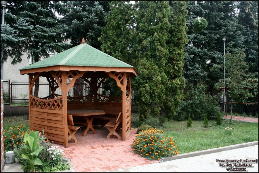 Teren wokół Domu Pomocy Społecznej im. św. Kazimierza w Radomiu