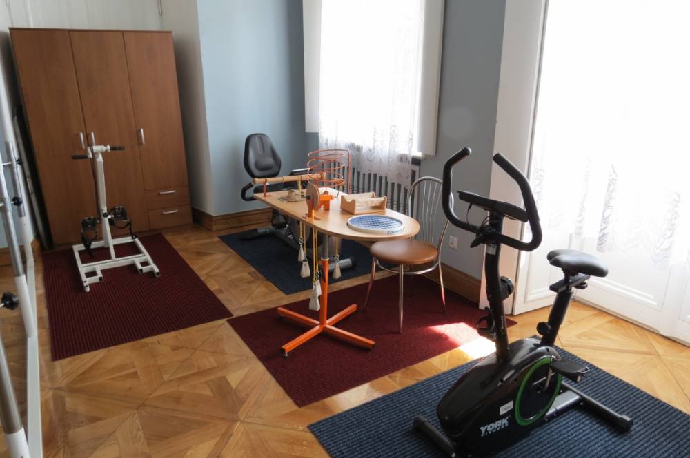 W Domu Pomocy Społecznej im. Macieja Rataja w Kocku znajdują się pomieszczenia ogólnodostępne, w których seniorzy spędzają czas w ciągu dnia