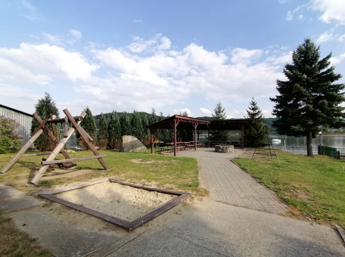 Dom Wczasowy STALOWNIK w Bartkowej nad Jeziorem Rożnowskim