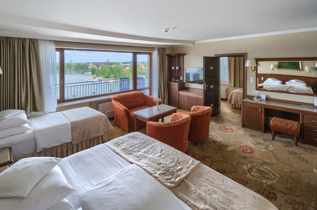 Hotel Gołębiewski w Mikołajkach