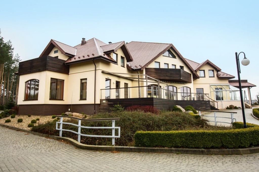 Rado Resort w Woli Chorzelowskiej