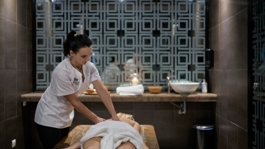 Hotel Evita w Tleniu