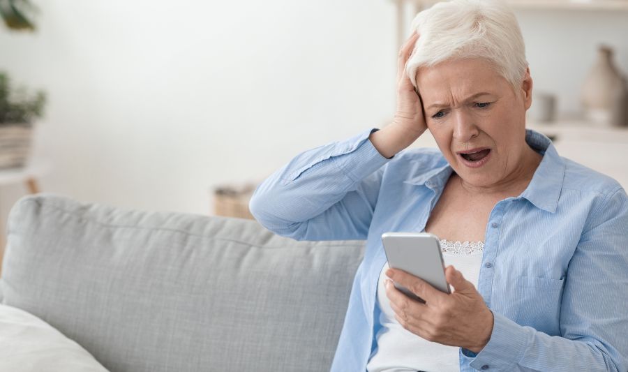 Kobieta padła ofiarą spoofingu telefonicznego.