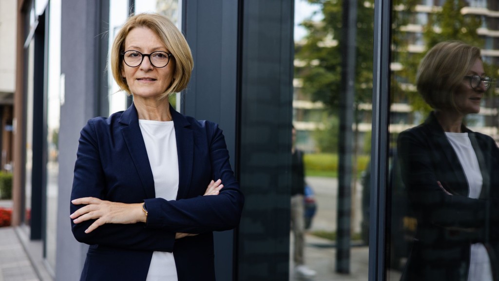 Startup po 50-tce to niegłupi pomysł. Na zdjęciu dojrzała kobieta biznesu.