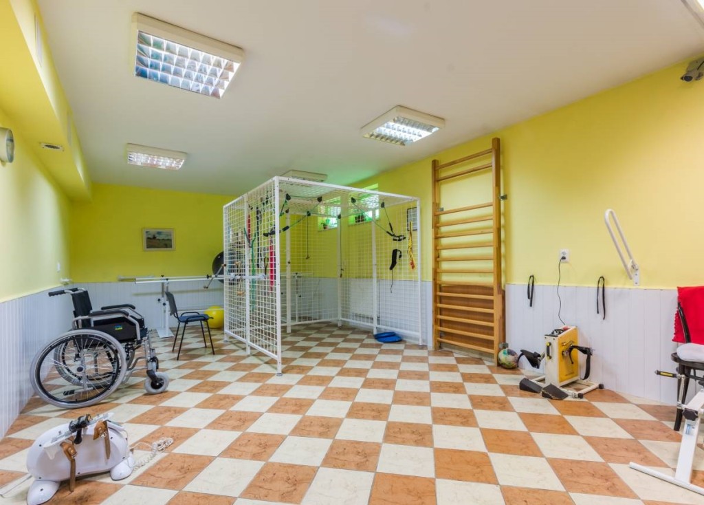 Dom Opieki Emeryta Złota Jesień w Łajskach dysponuje własnym zapleczem rehabilitacyjnym